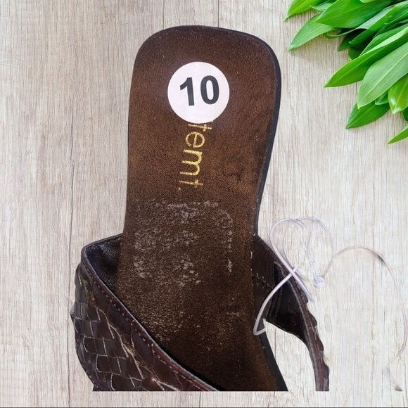 White Mountain Bentley Brown Flip Flops, Size 10 - Picture 4 of 5